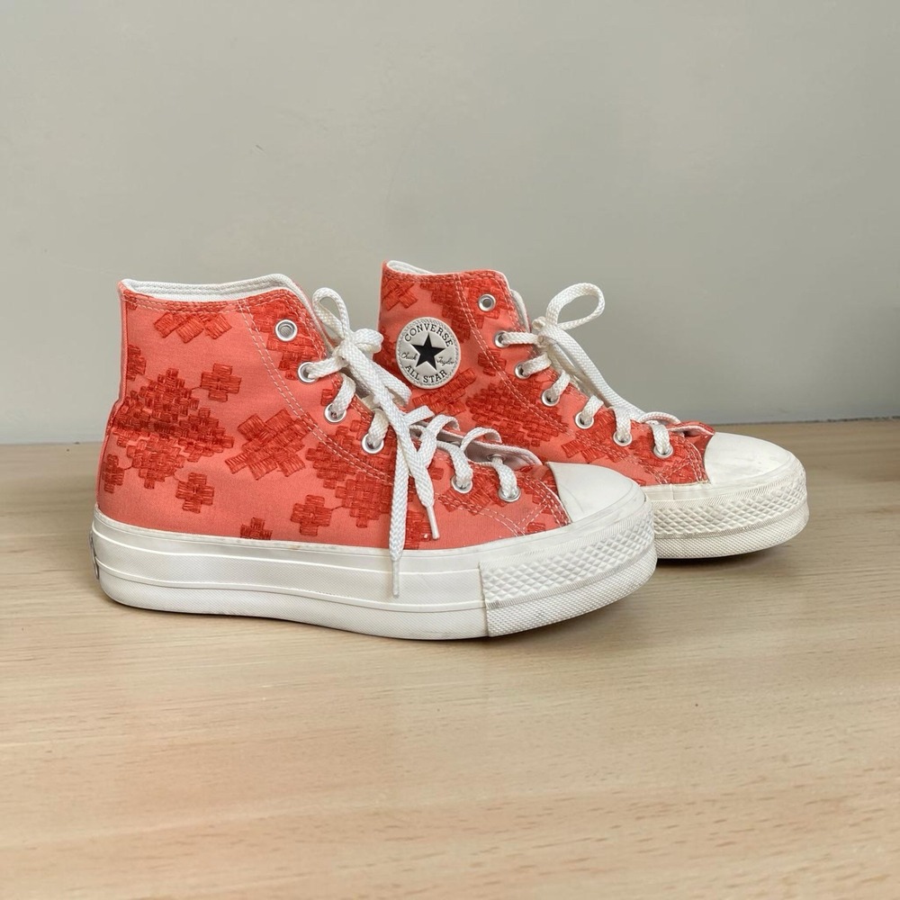 Converse Chuck Taylor Platform High Top Sneakers Sz 9.5 EU 41 Coral Embroidered